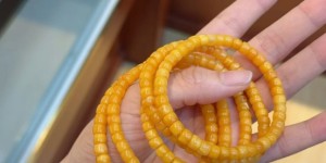 避开商家以次充好营销套路，蜜蜡哪种品质好？五大品相评判标准再也不会高价买普通货