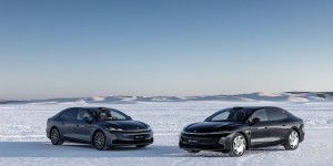 昊铂A800冰雪试炼，三电机四驱演绎豪华操稳新标杆