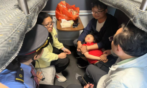 温情列车上演生命守护：列车紧急救助突发癫痫女童