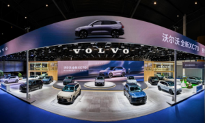 豪华超混第一车，沃尔沃全新XC70“七彩”亮相成都